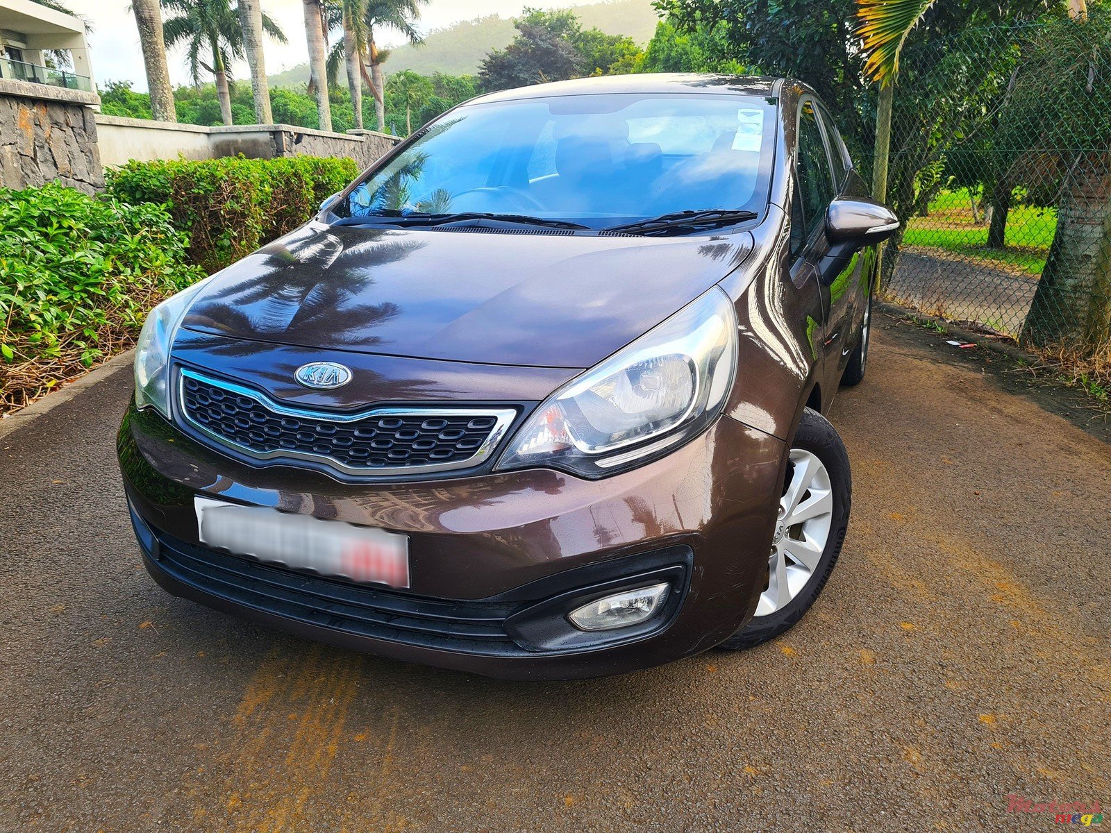 2013' Kia Rio 1.4 Sedan photo #2