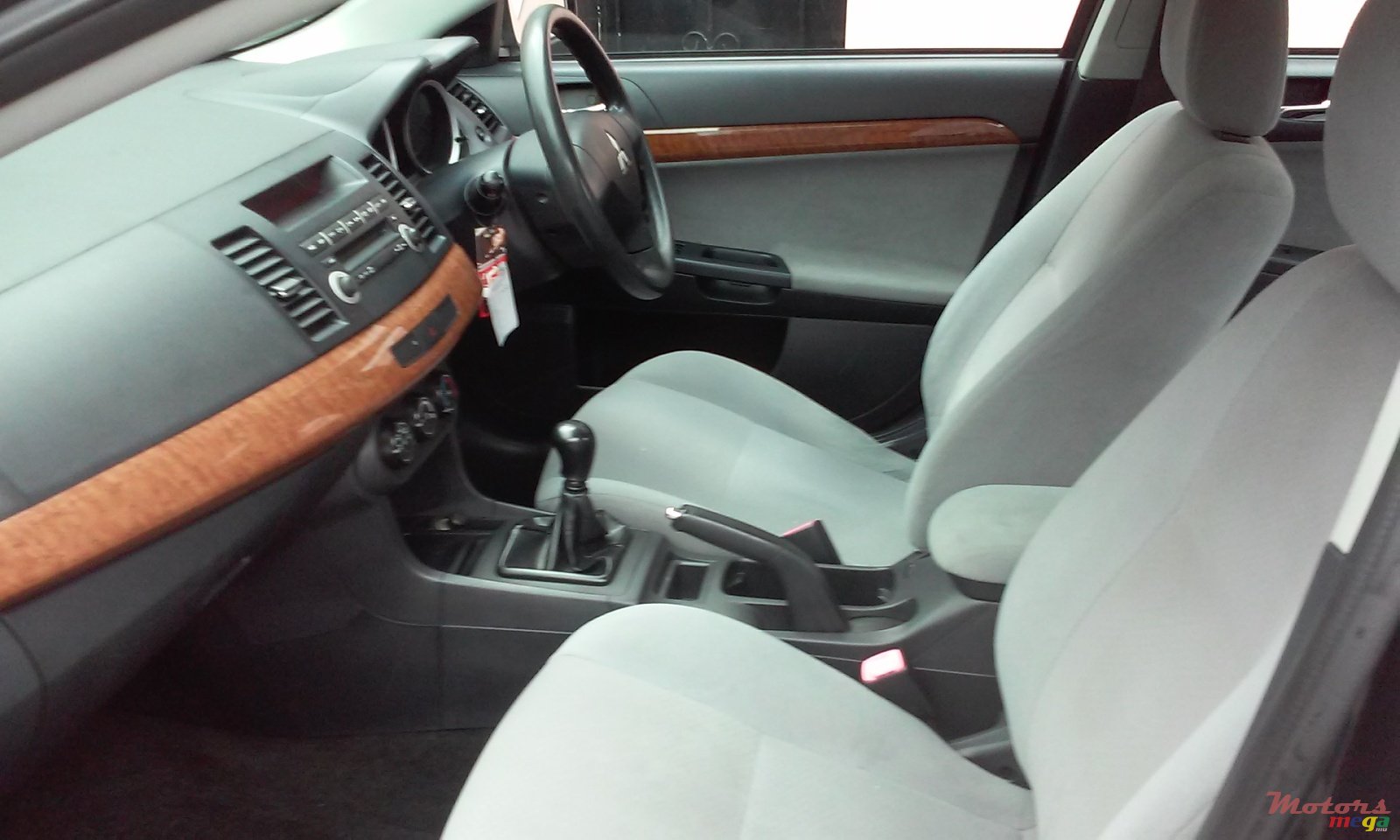 2009' Mitsubishi LANCER EX photo #2