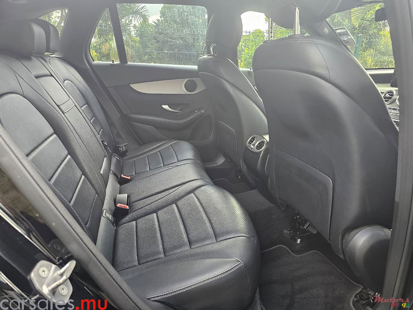 2020' Mercedes-Benz GLC 300e 4matic Avantgarde 2.0 photo #5