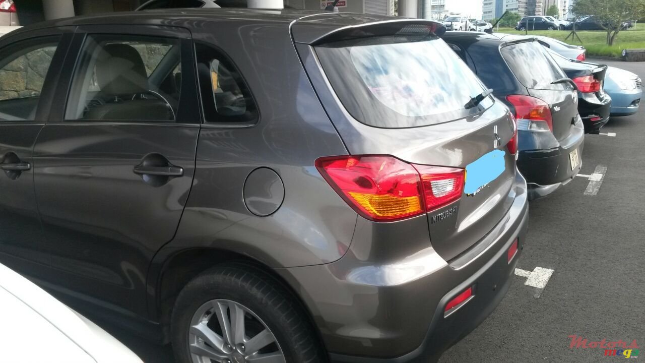 2011' Mitsubishi ASX photo #1