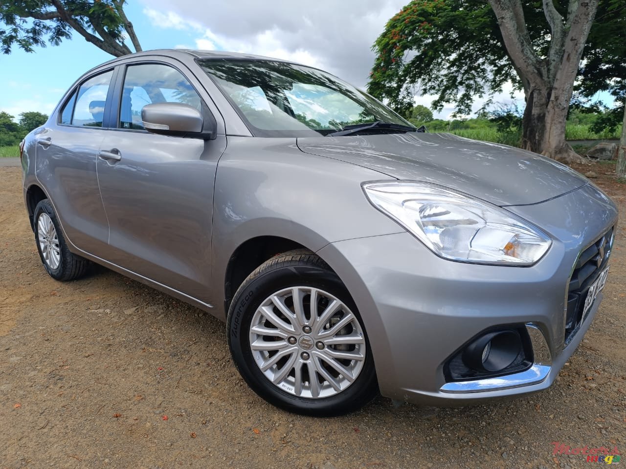 2022' Suzuki Swift Dezire model photo #2