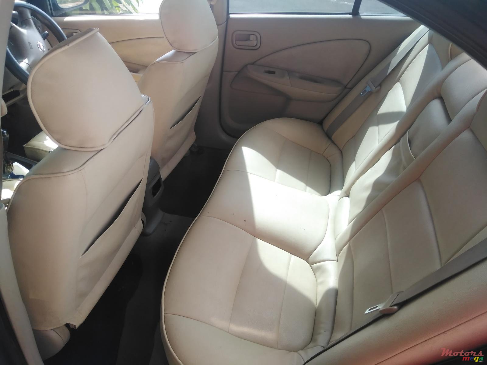 2003' Nissan Sunny photo #2