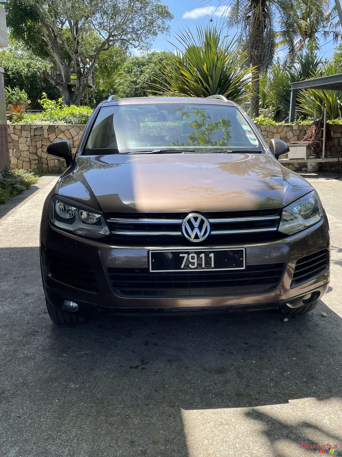 2014' Volkswagen Touareg photo #2