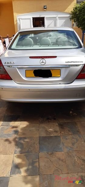 2008' Mercedes-Benz E-Class photo #3