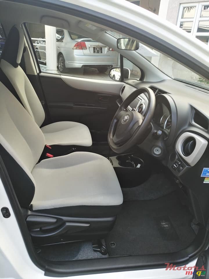 2013' Toyota Vitz photo #5