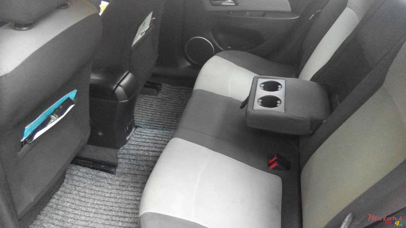 2010' Chevrolet Cruze photo #3