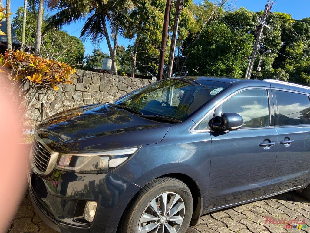 2016' Kia Carnival photo #3