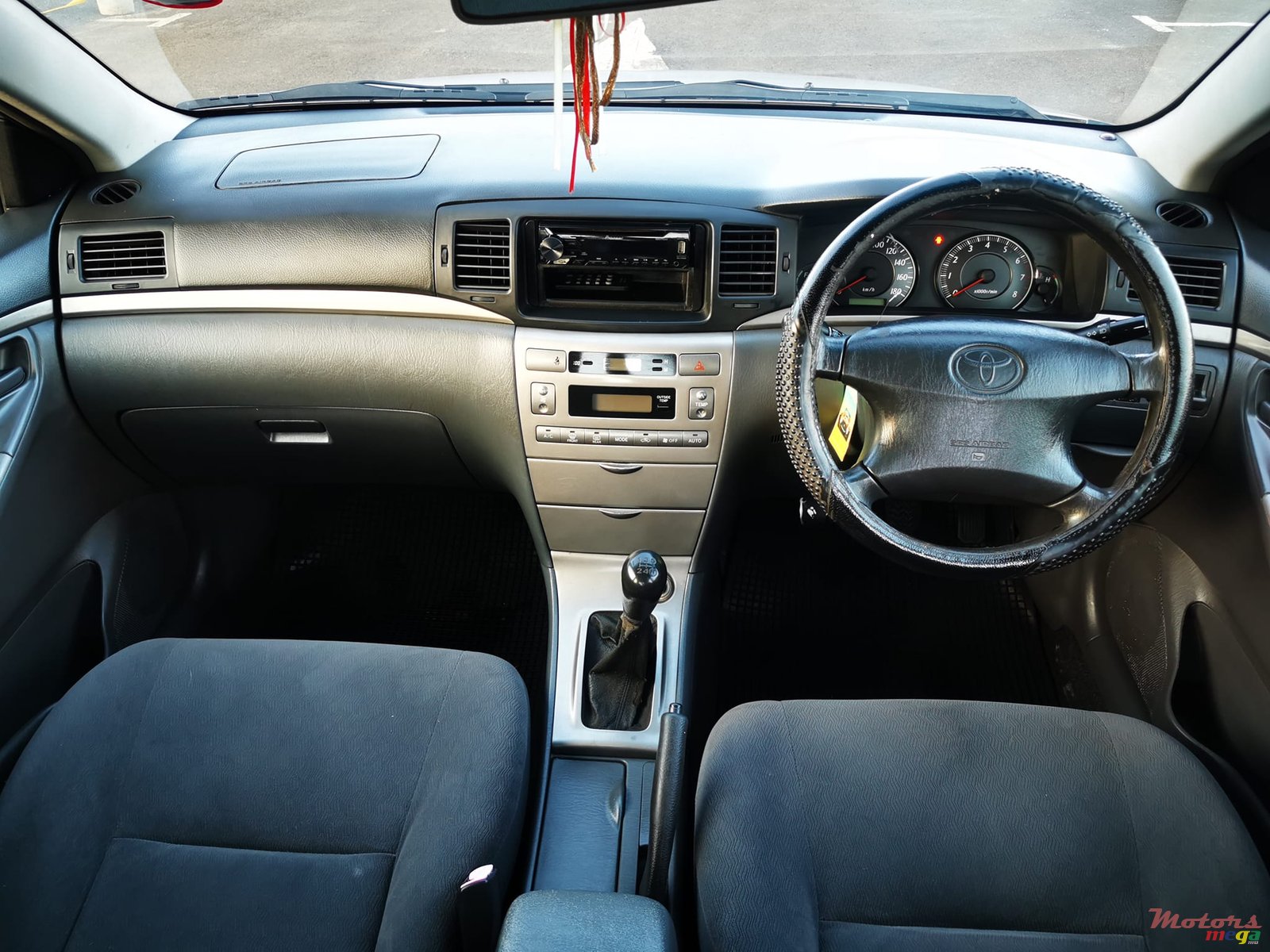 2004' Toyota Corolla NZE121 photo #5