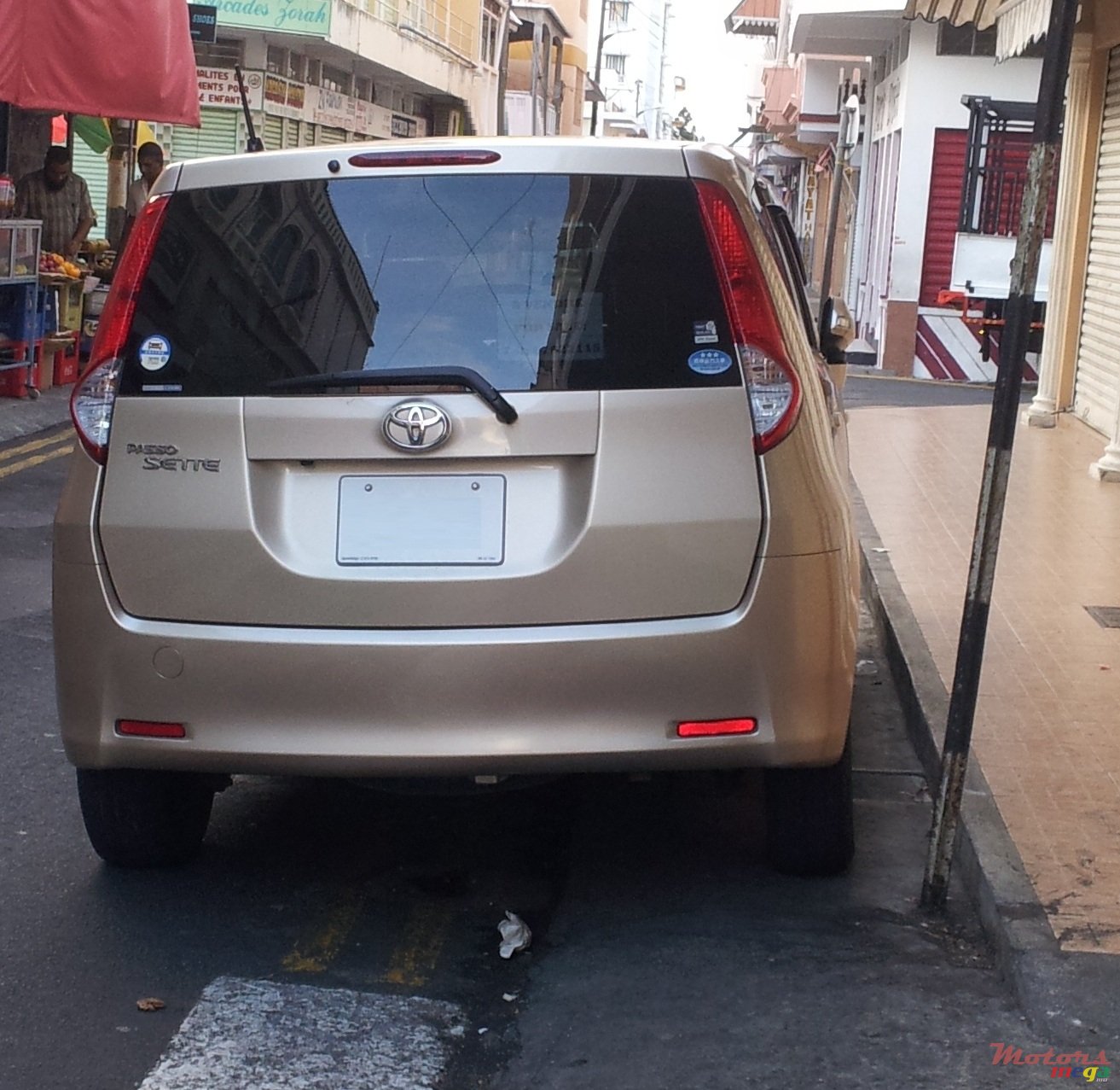 2010' Toyota Passo Sette 7-seater photo #2