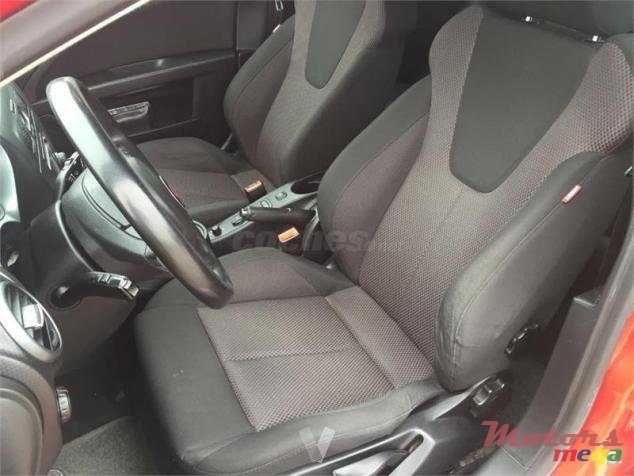 2008' SEAT Leon photo #2