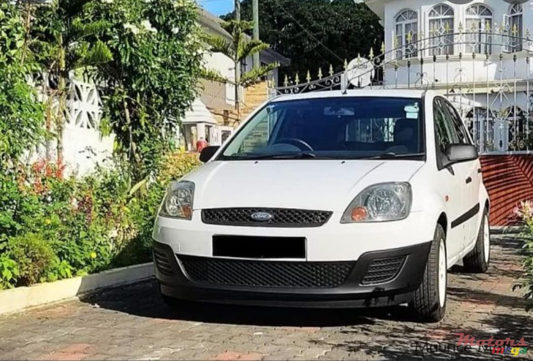 2007' Ford Fiesta photo #5