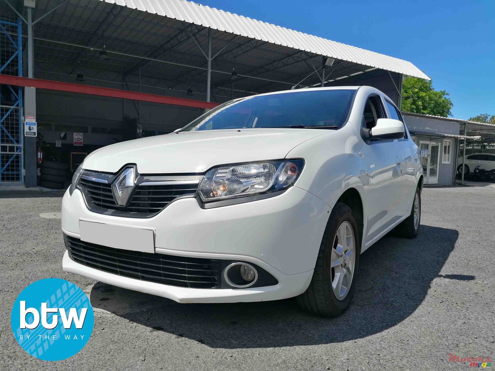 2016' Renault Sandero photo #2