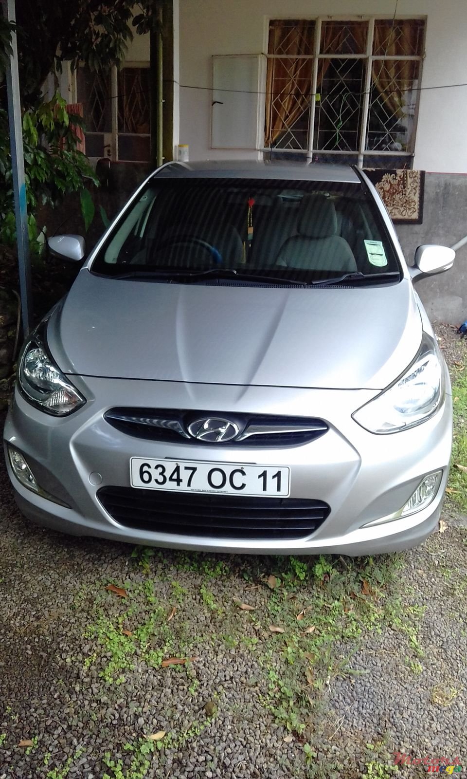 2011' Hyundai Accent photo #3