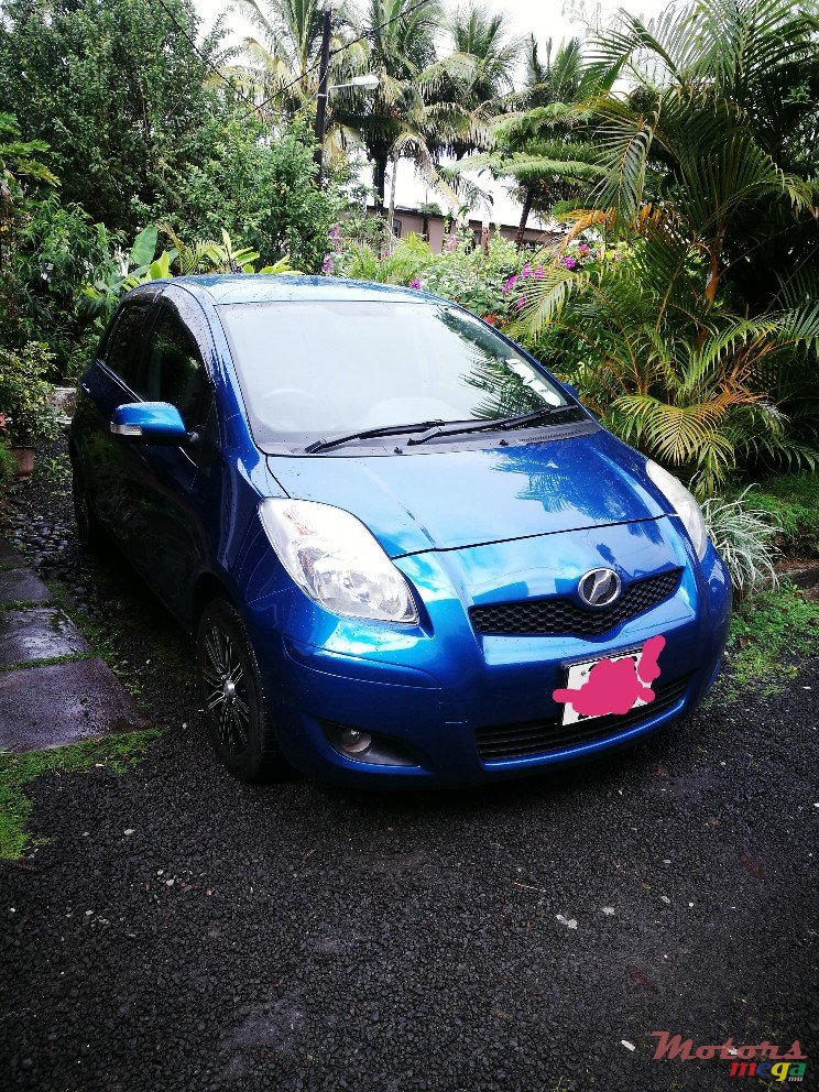 2008' Toyota Vitz photo #1