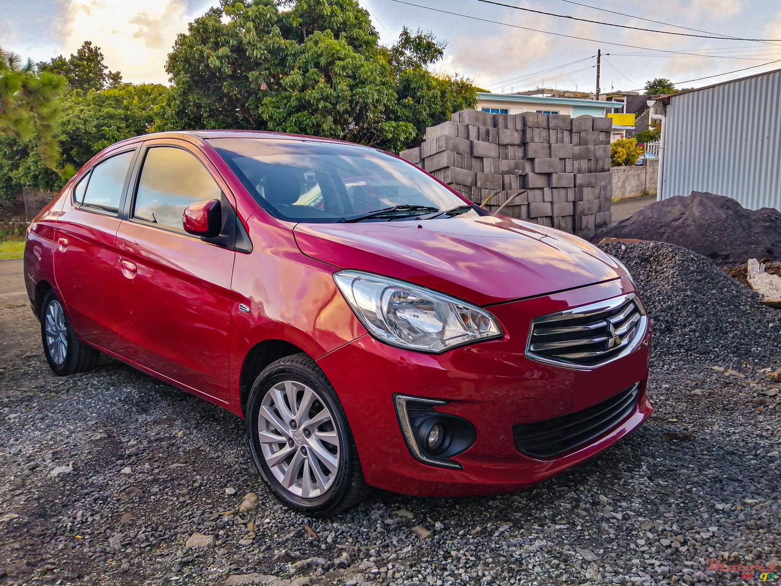 2014' Mitsubishi Attrage photo #2