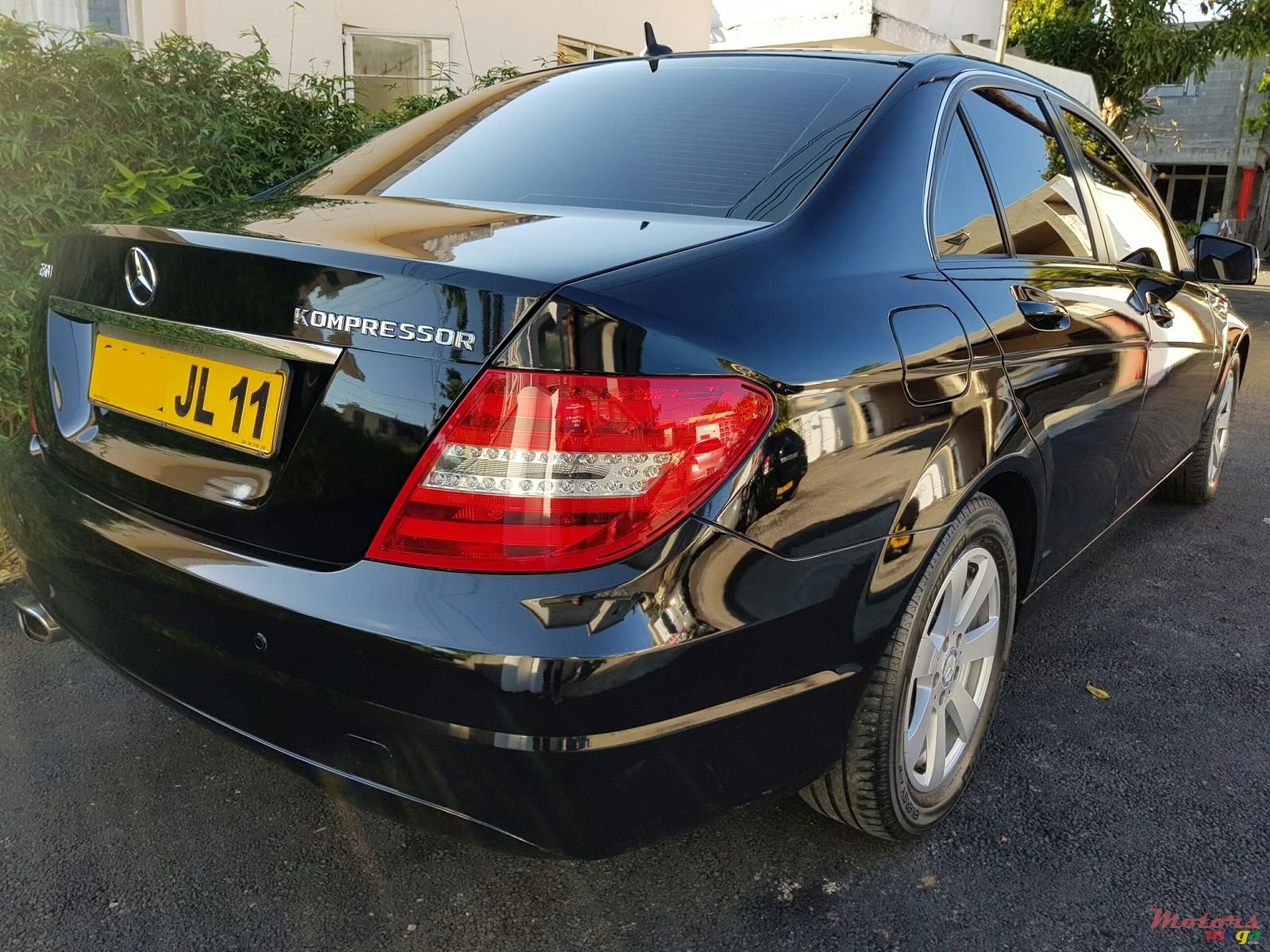 2011' Mercedes-Benz c 180 kompressor photo #3