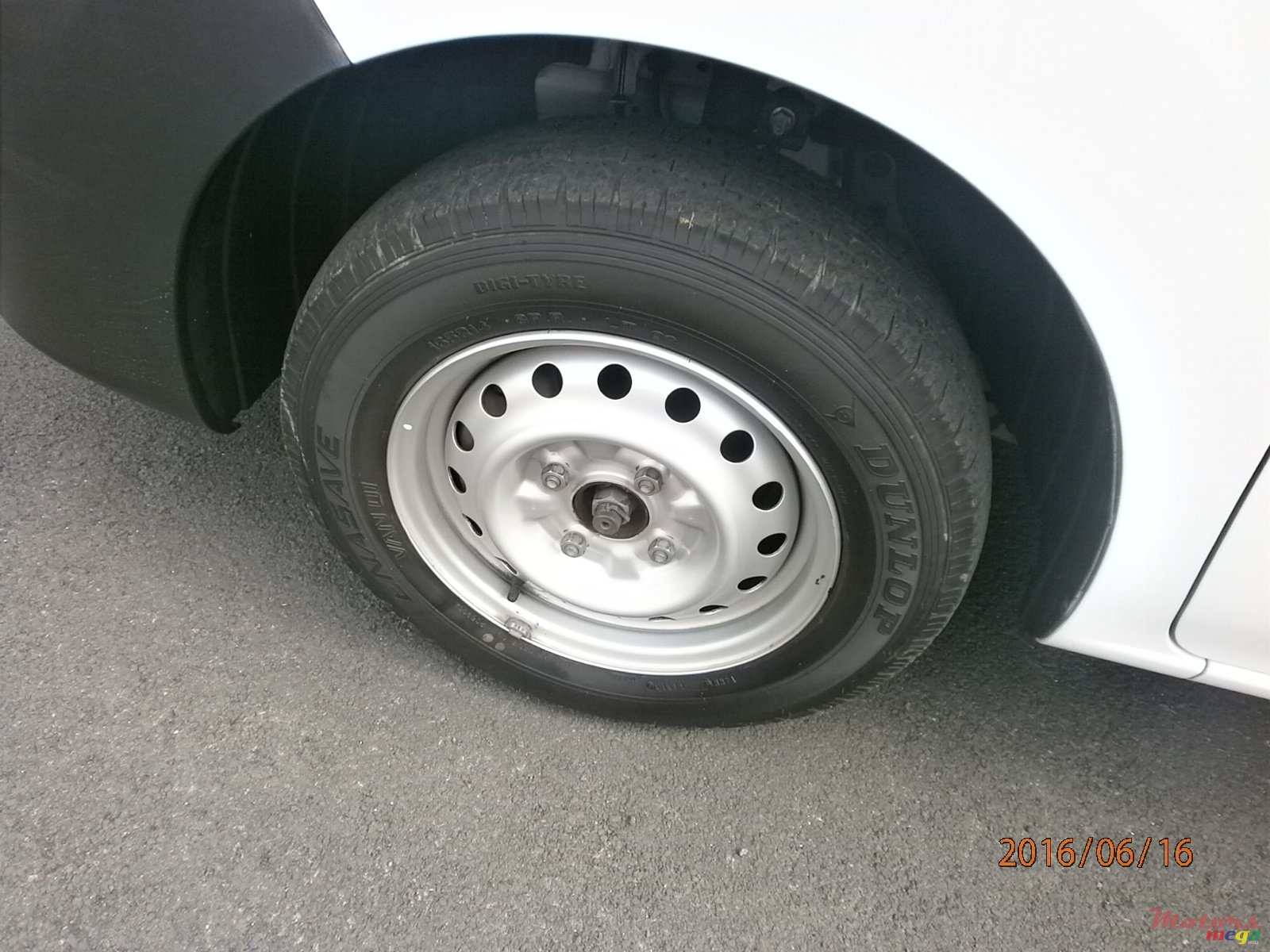 2013' Nissan NV NV200 photo #7