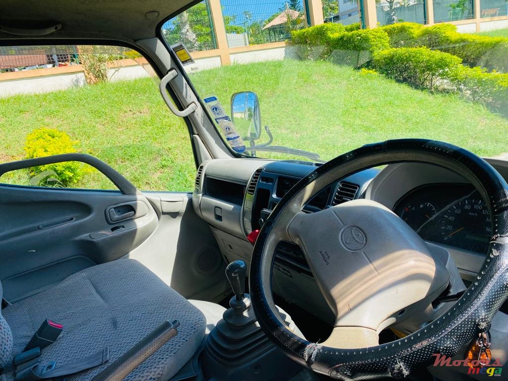 2006' Toyota photo #2