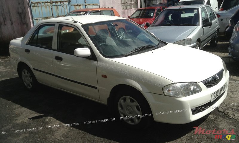 2001' Mazda 323 photo #2