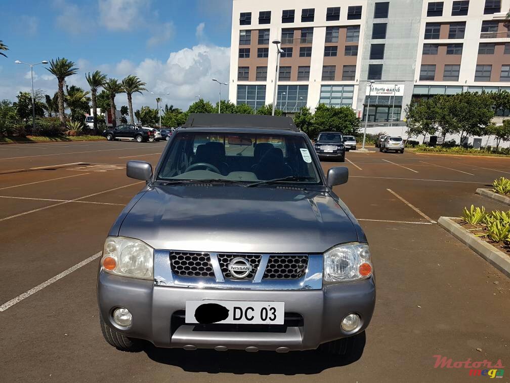 2003' Nissan Hardbody photo #3