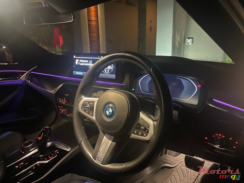 2021' BMW 530 photo #4