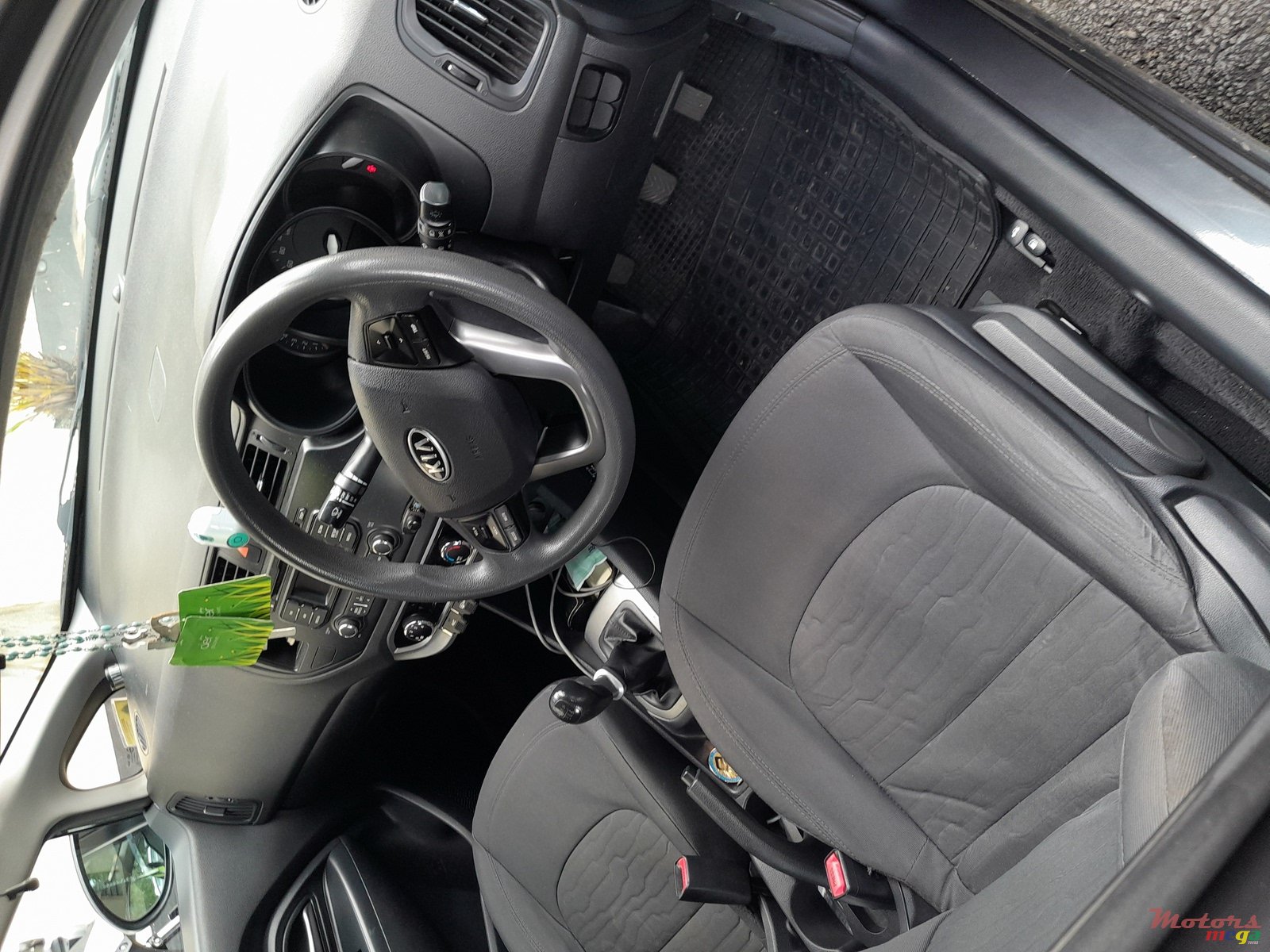 2012' Kia Rio photo #2