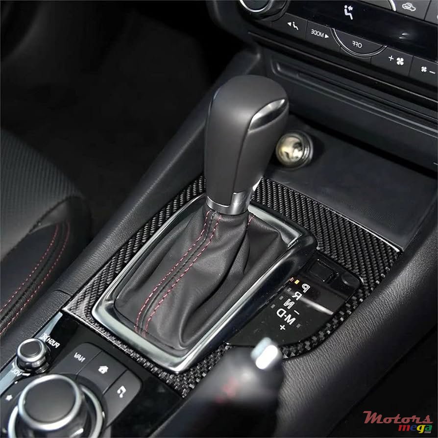 2015' Mazda 3 Deluxe edition photo #4