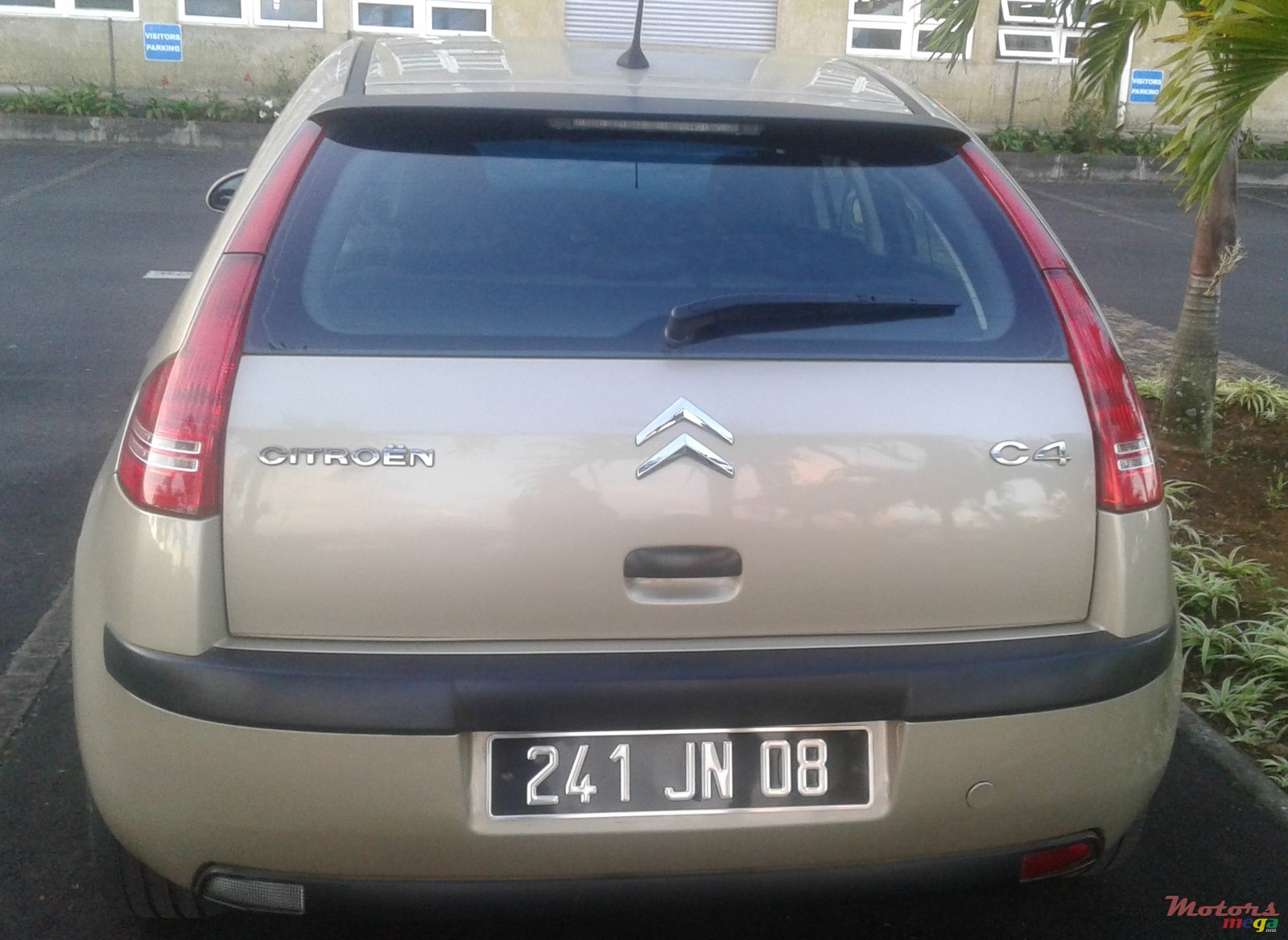 2008' Citroen C4 photo #3