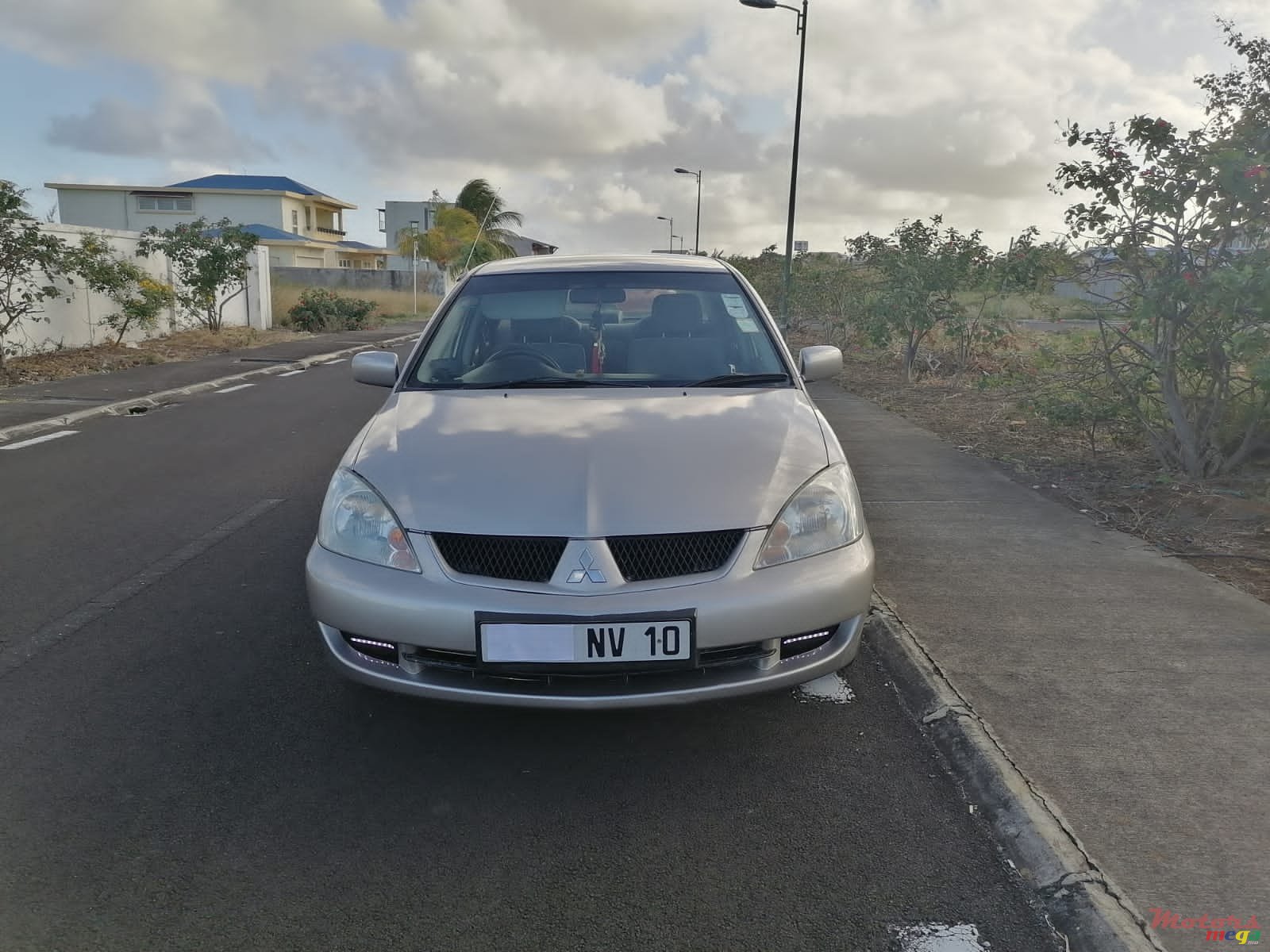 2010' Mitsubishi Lancer photo #1