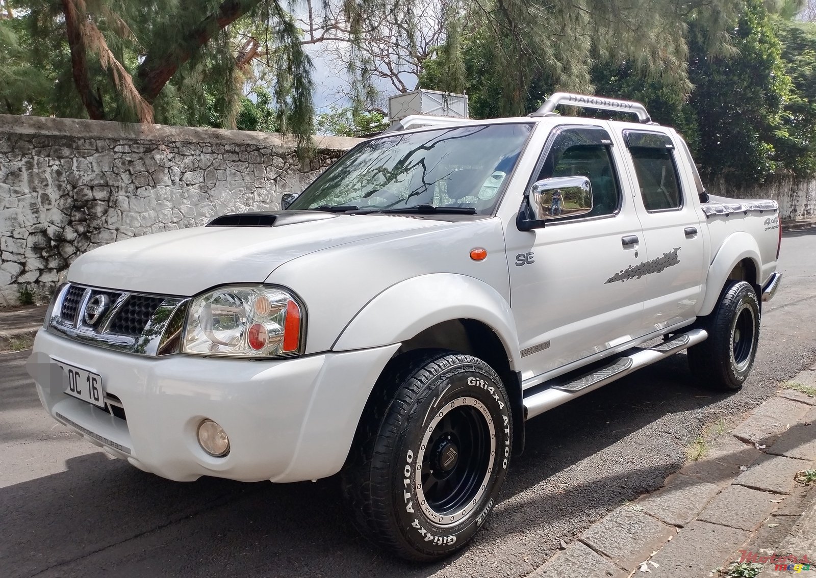 2016' Nissan Hardbody photo #1