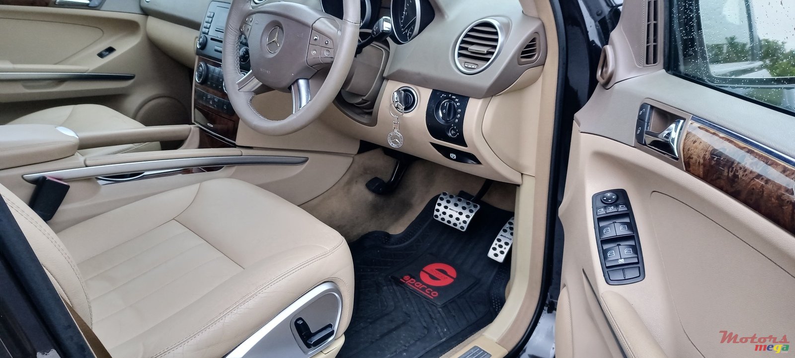 2009' Mercedes-Benz ML 320 SUV photo #6