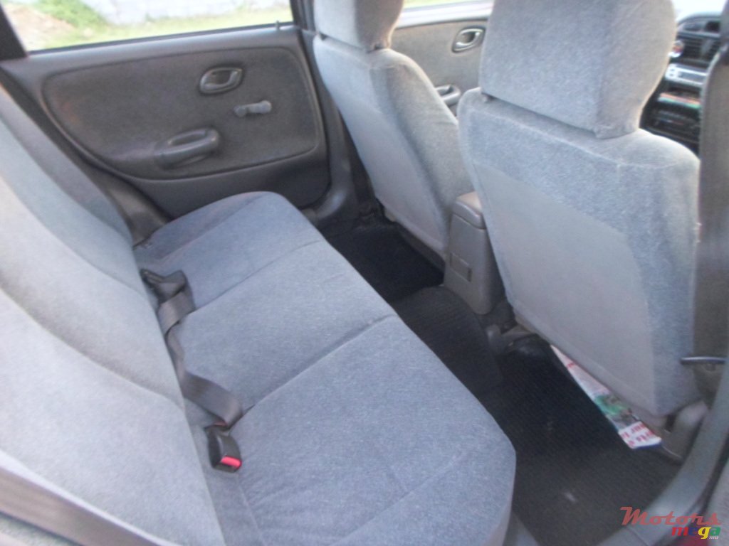 2001' Suzuki Baleno photo #7