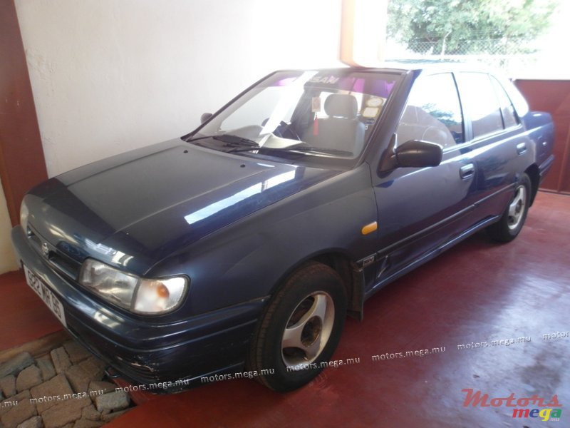 1995' Nissan photo #1
