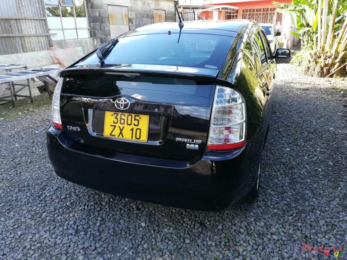 2010' Toyota Prius photo #3