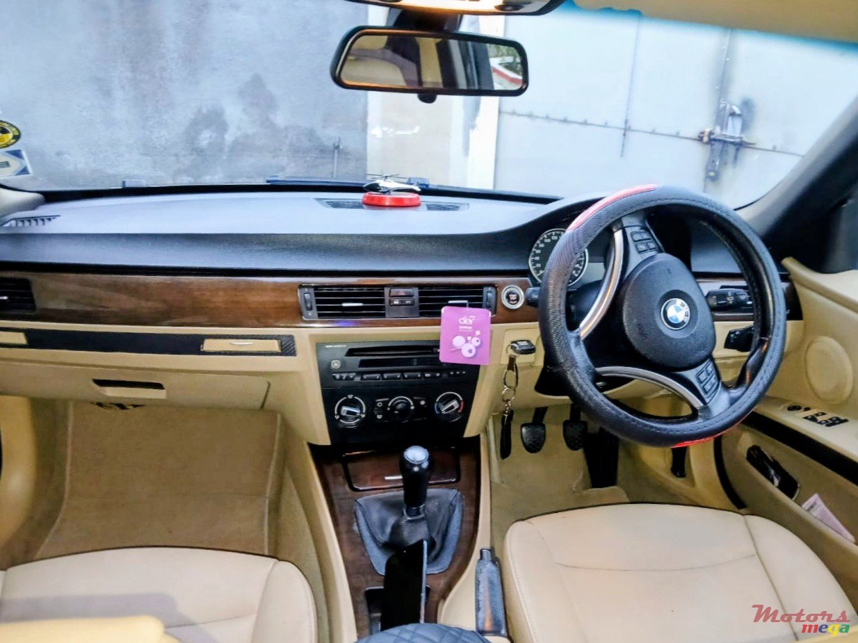 2009' BMW 320 photo #5
