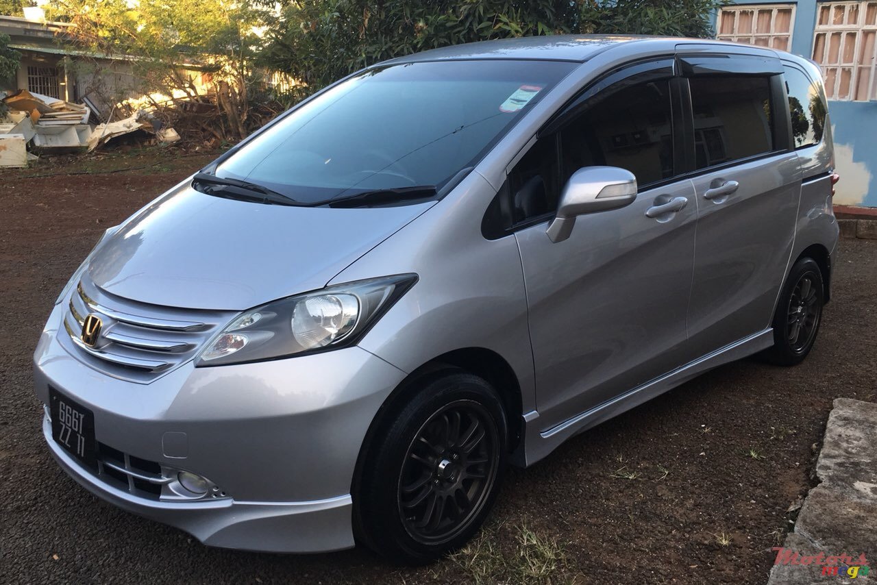 2011' Honda Freed photo #2
