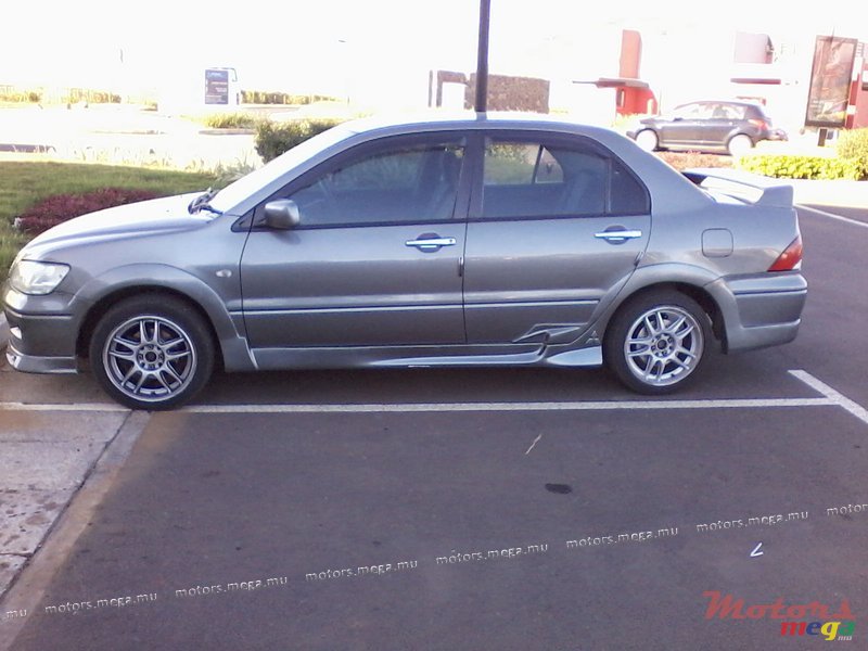 2000' Mitsubishi Lancer photo #1