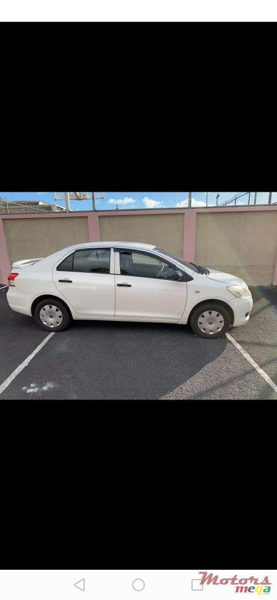 2010' Toyota Yaris photo #3