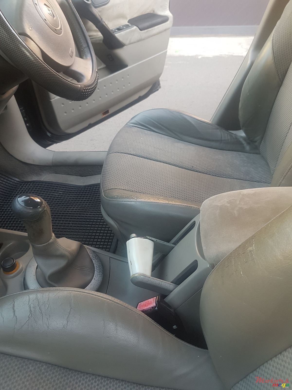 2004' Renault Megane photo #2