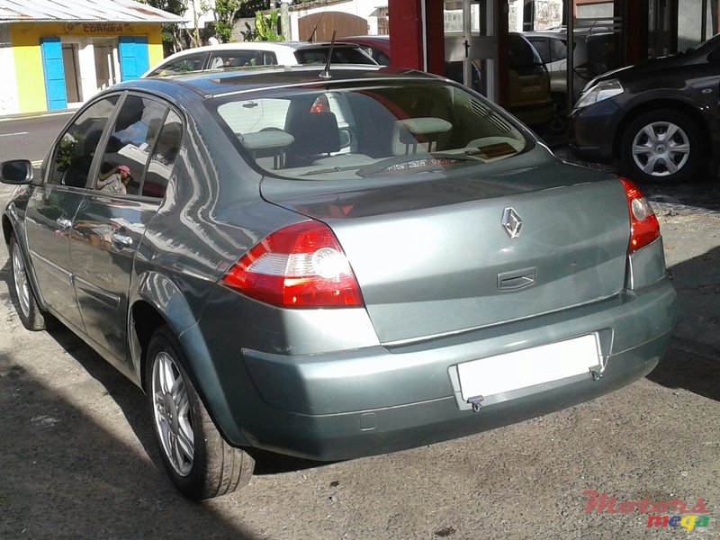 2005' Renault Megane II photo #2