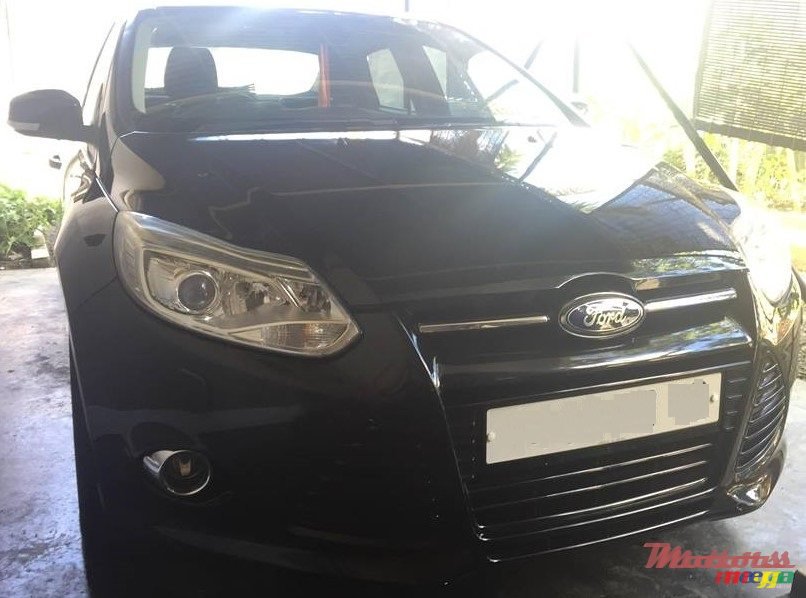 2012' Ford Focus Sedan photo #2