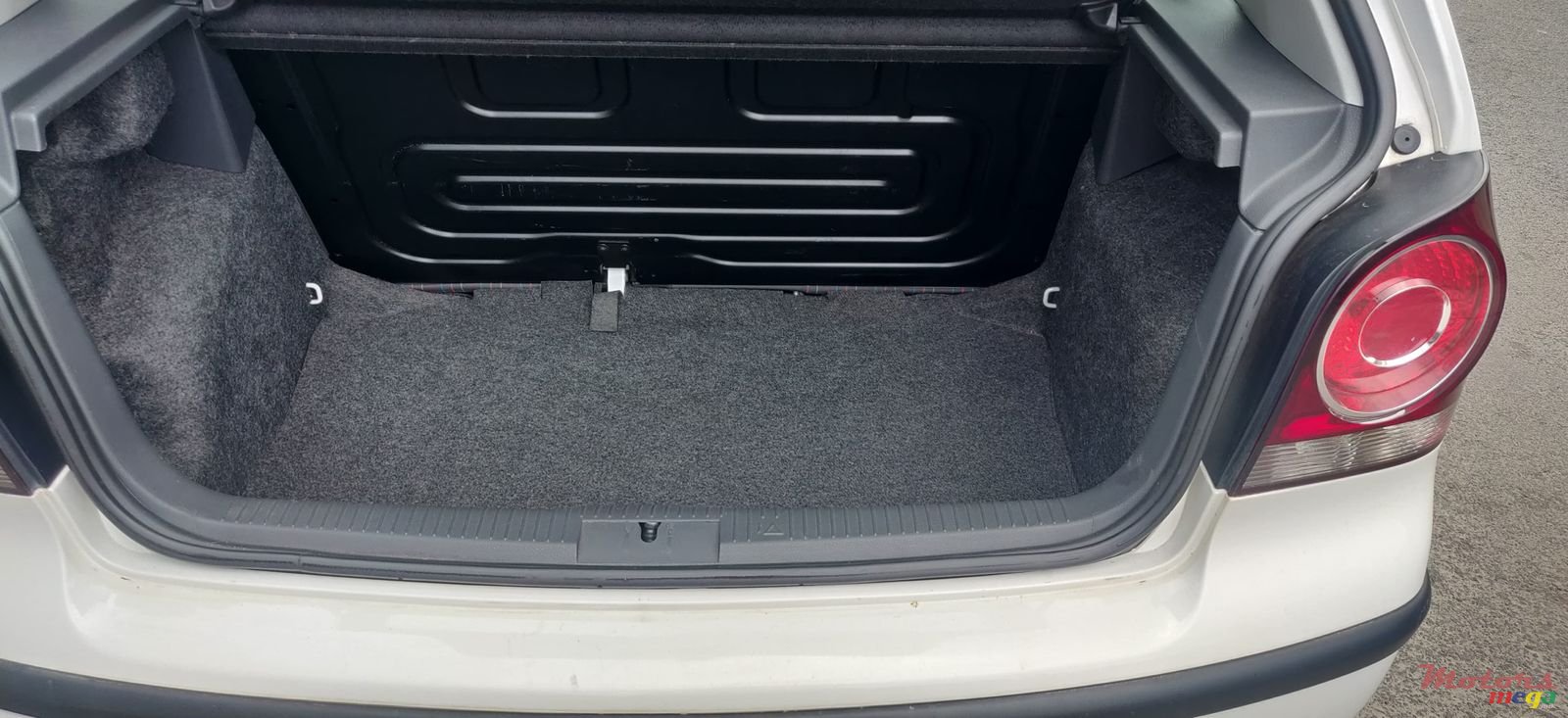 2008' Volkswagen Polo Hatchback photo #4