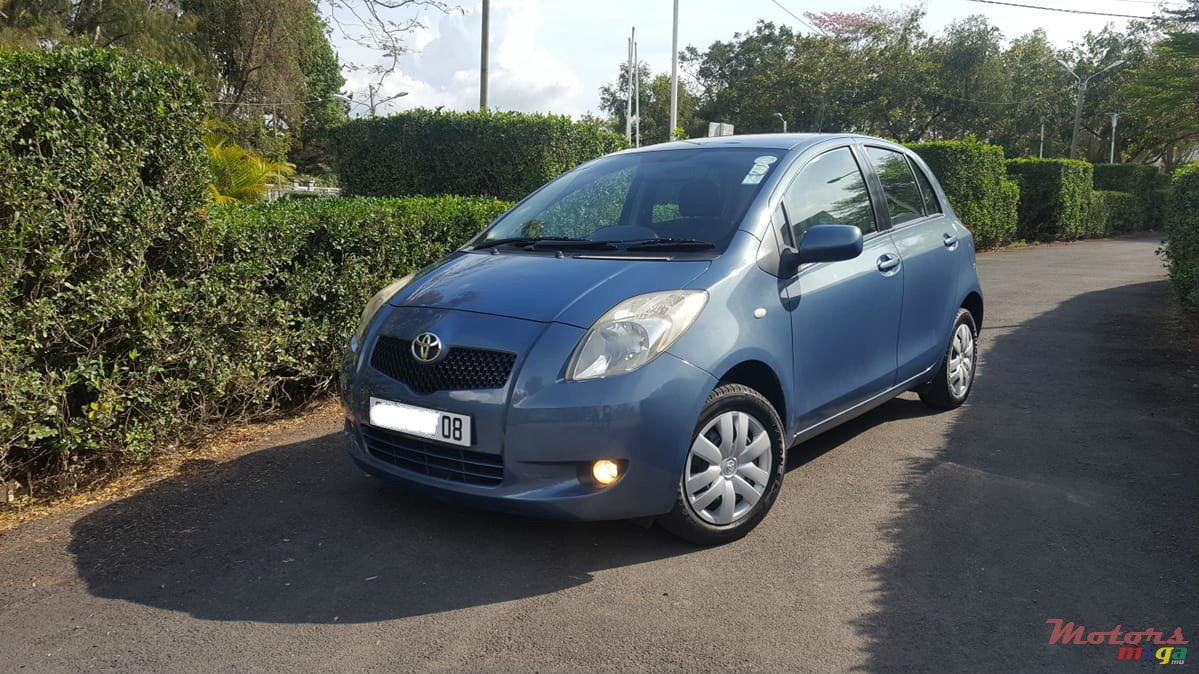 2008' Toyota Vitz photo #3