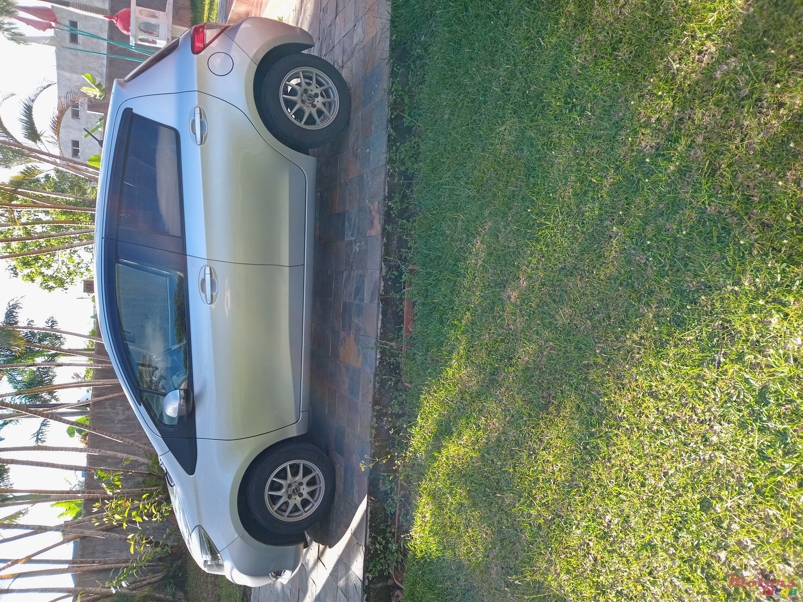 2014' Toyota Vitz photo #4