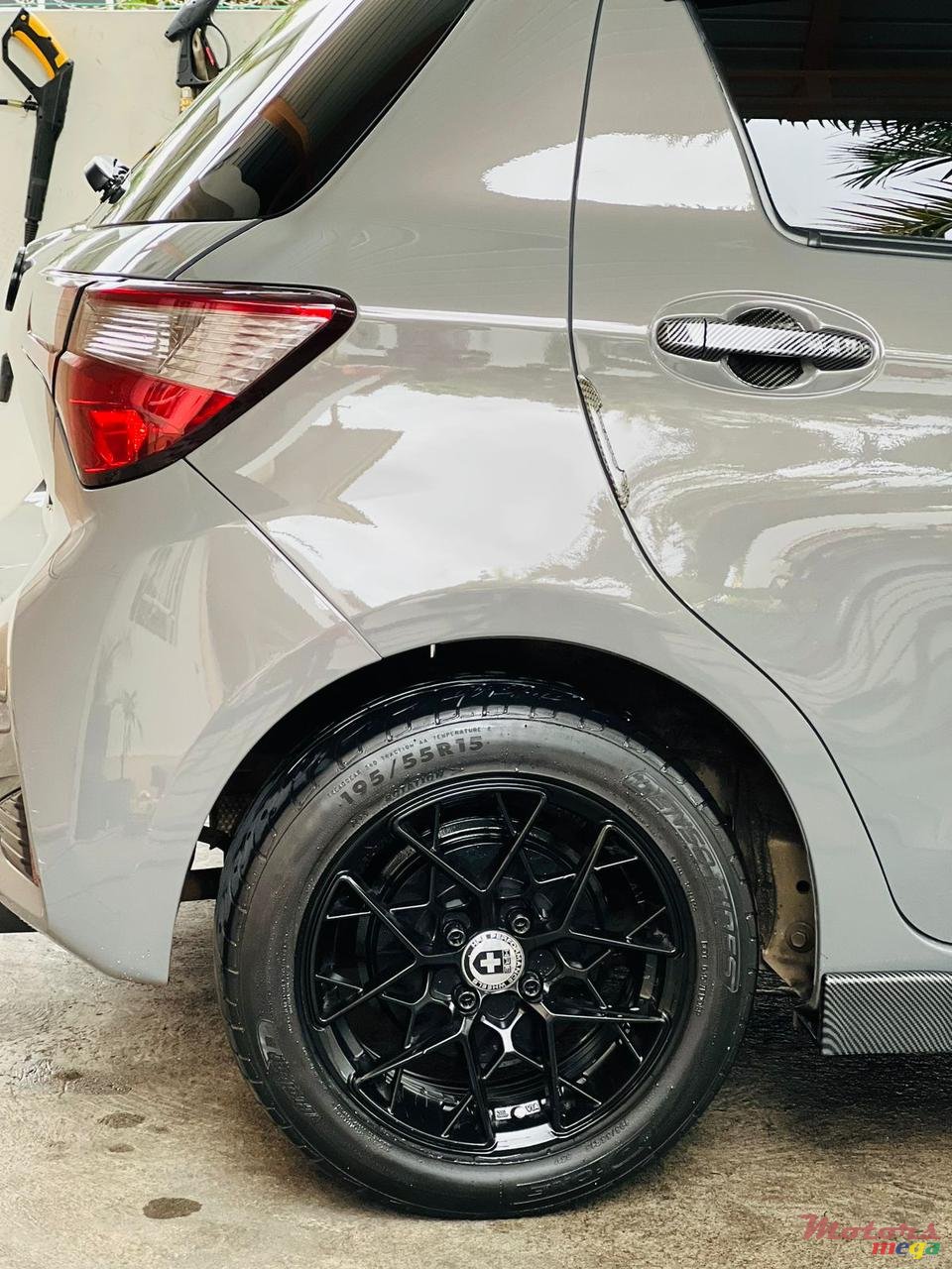 2017' Toyota Vitz photo #4