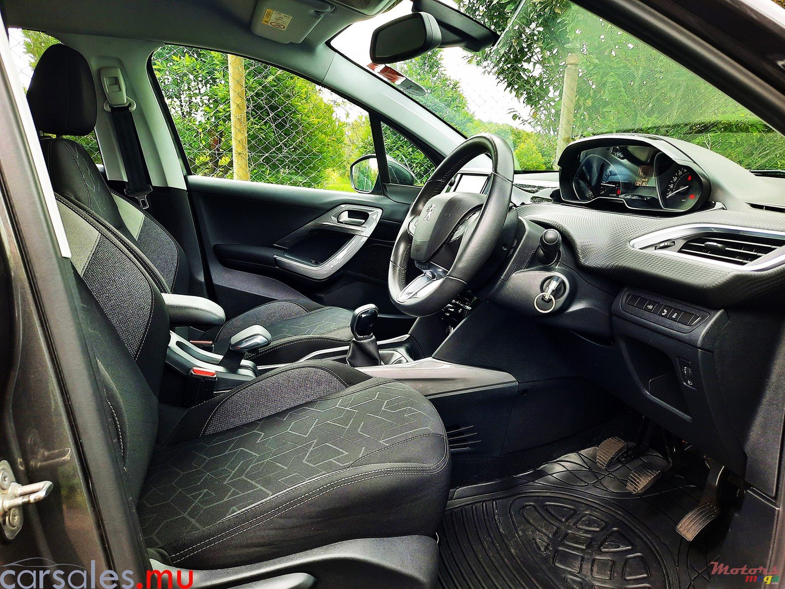 2017' Peugeot 2008 1.2 Puretech photo #6