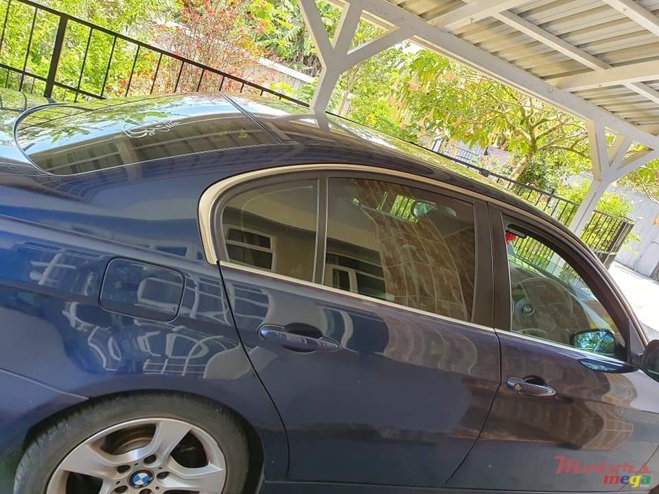 2010' BMW 3 Series photo #2