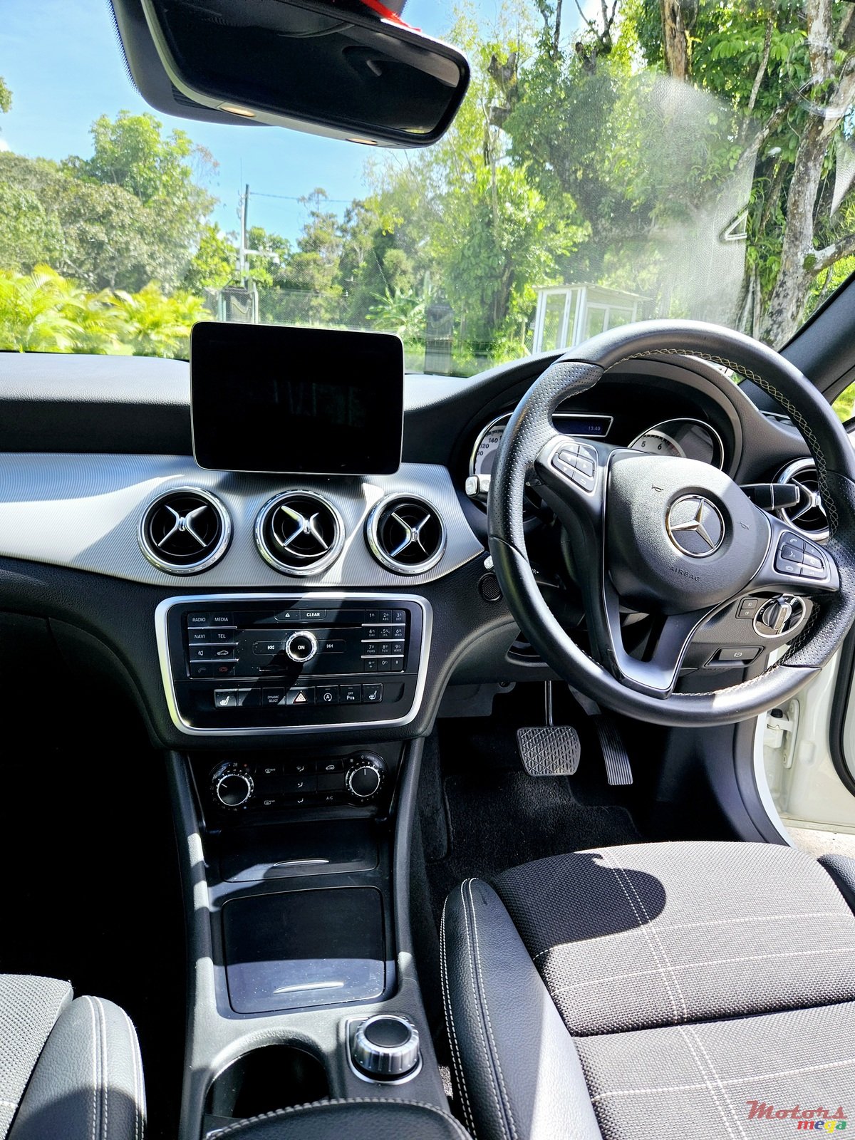 2016' Mercedes-Benz GLA 180 photo #7