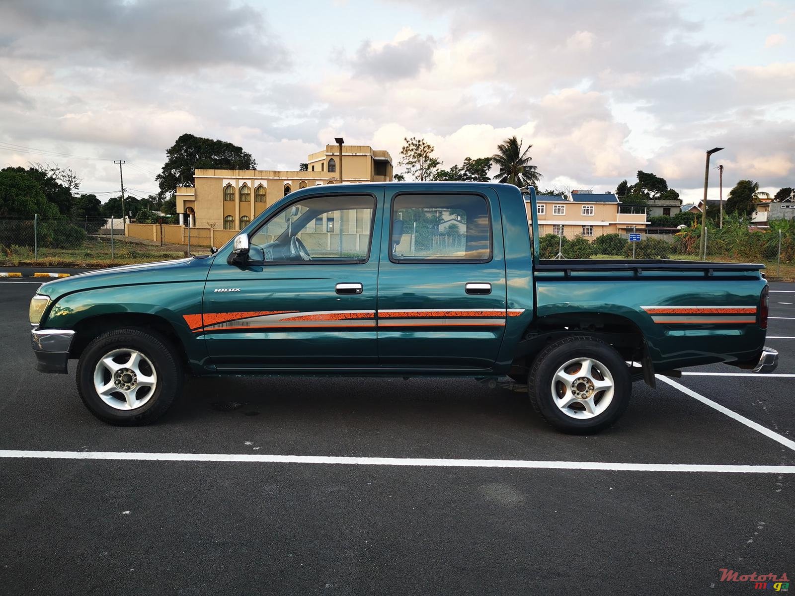 1998' Toyota Hilux 2x4 photo #4