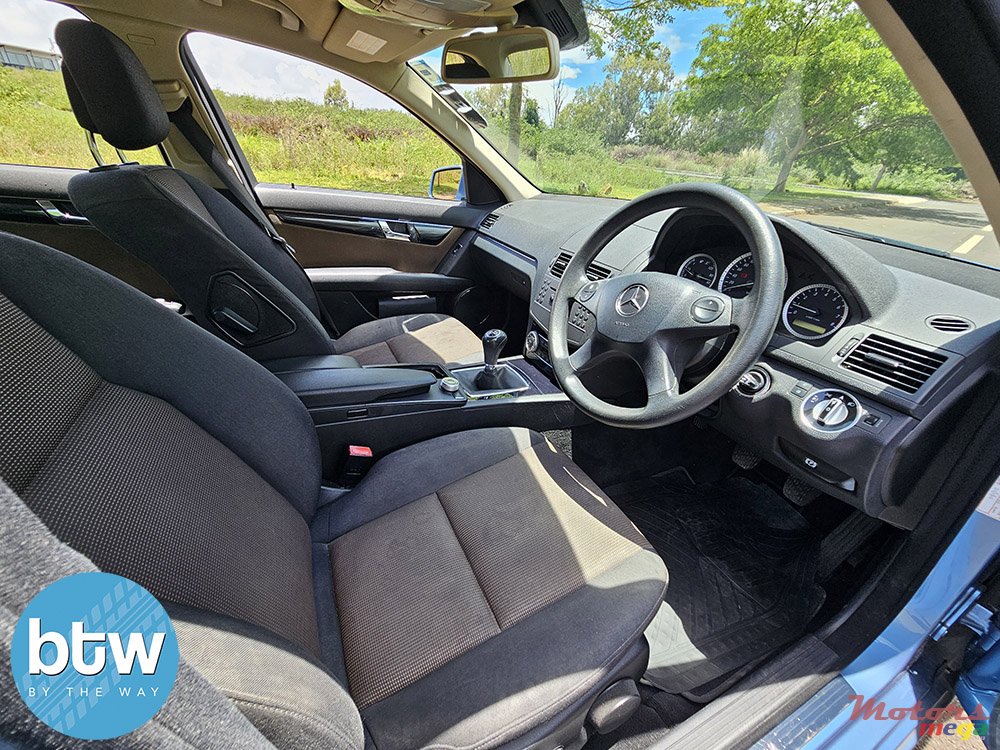 2011' Mercedes-Benz C 180 Kompressor photo #5